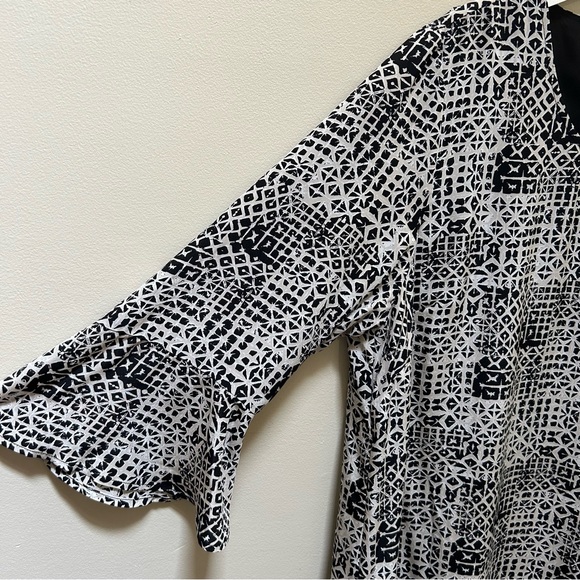 Garnet Hill~ new ~ Silk Geometric Print 3/4 Sleeve Lined Shift Dress in size 18 - Picture 3 of 9